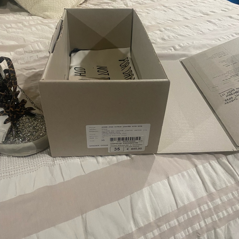 Golden goose super stars. Pass port, box, and dust bag included. Only l tried on - Picture 2 of 7
